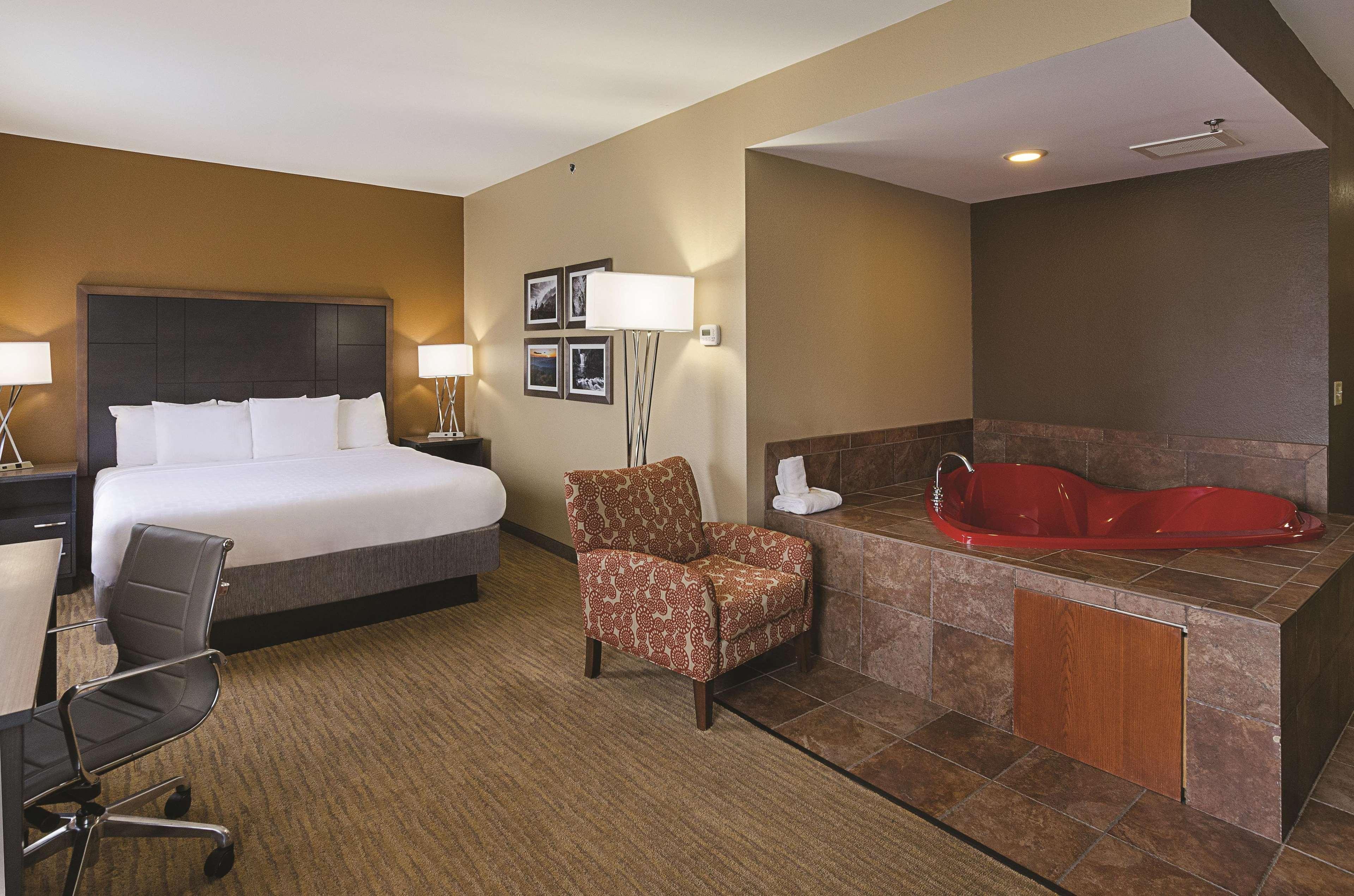 La Quinta By Wyndham Boone Hotel Exterior photo